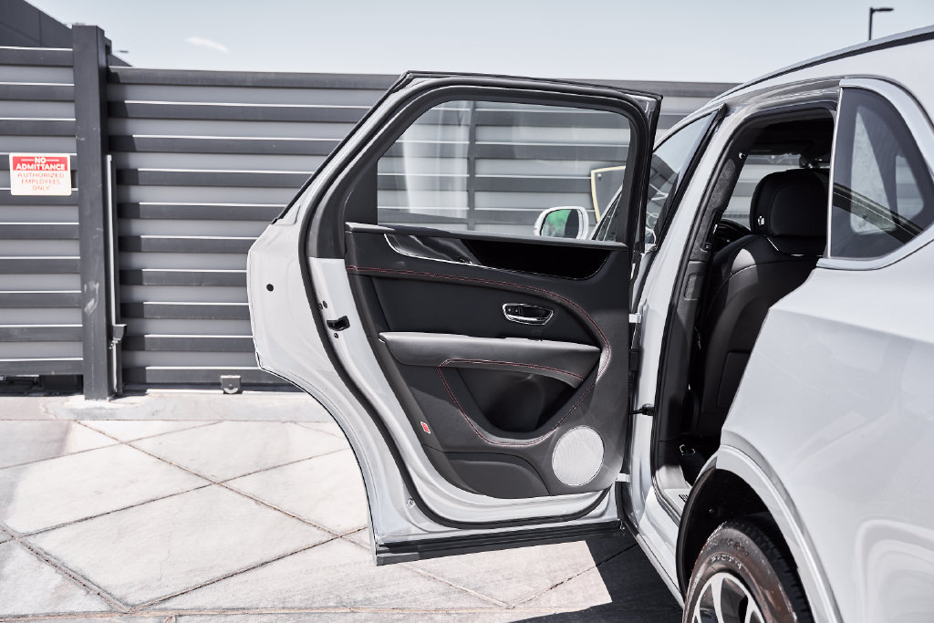Used 2021 Bentley Bentayga AWD/4WD image 26