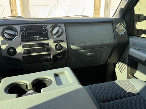 Used 2015 Ford F350 XLT w/ XLT Premium Package image 16