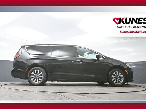 Used 2024 Chrysler Pacifica Select FWD image 47