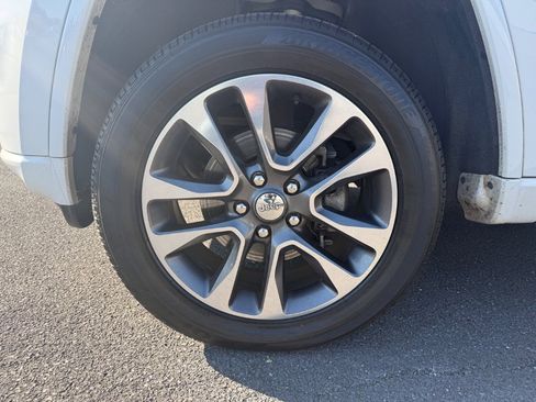 Used 2018 Jeep Grand Cherokee Overland image 9