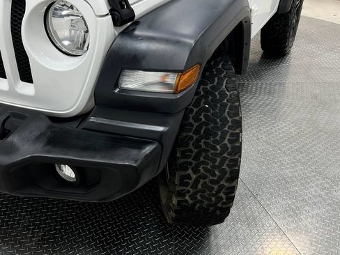 Used 2020 Jeep Wrangler Sport AWD/4WD image 36