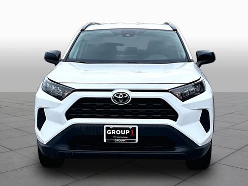 Used 2021 Toyota RAV4 LE AWD/4WD image 4
