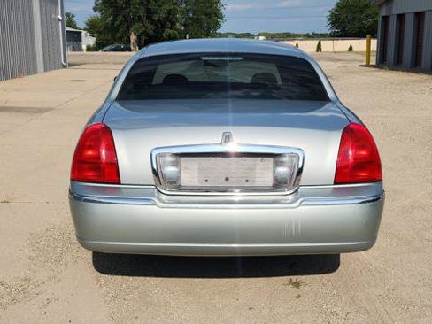 Used 2007 Lincoln Town Car Signature RWD image 8