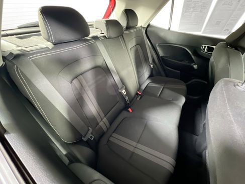 Used 2022 Hyundai Venue SEL image 25