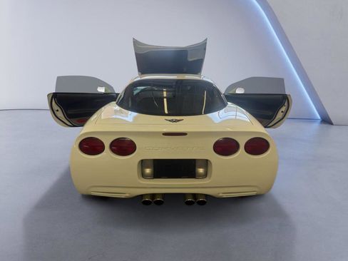 Used 1998 Chevrolet Corvette Coupe w/ Memory Pkg RWD image 11
