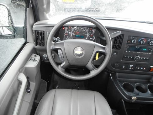Used 2016 Chevrolet Express 2500 RWD image 22