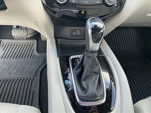 Used 2022 Nissan Rogue Sport SV FWD image 15