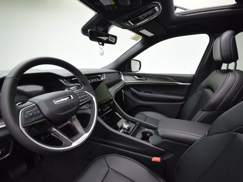 New 2025 Jeep Grand Cherokee Limited AWD/4WD image 36