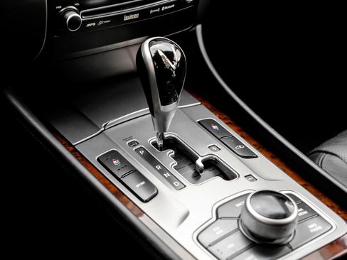 Used 2013 Hyundai Equus Signature image 29