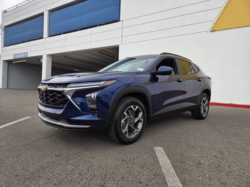 Certified 2024 Chevrolet Trax LT w/ Driver Confidence Package FWD image 2