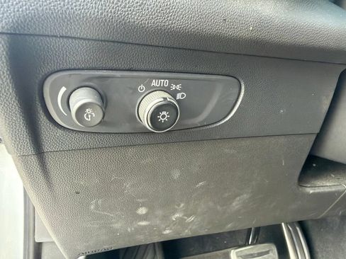 Used 2022 Buick Envision Essence w/ Sport Touring Package FWD image 11