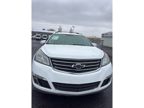 Used 2017 Chevrolet Traverse LT image 2