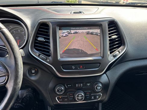Used 2019 Jeep Cherokee Trailhawk w/ Cold Weather Group AWD/4WD image 17