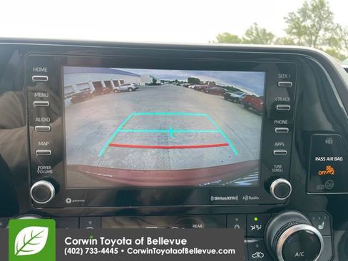 Used 2021 Toyota Highlander XLE AWD/4WD image 13