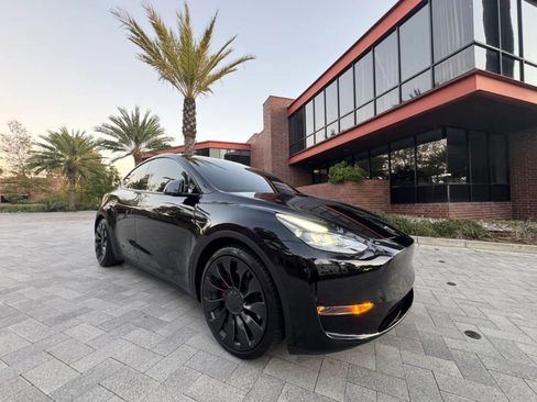 Used 2023 Tesla Model Y Performance AWD/4WD image 2
