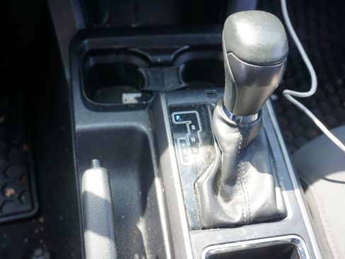 Used 2017 Toyota Tacoma TRD Sport image 10