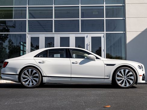 Used 2020 Bentley Flying Spur W12 image 5