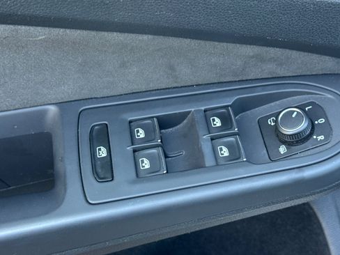 Used 2012 Volkswagen Golf 2-Door FWD image 25