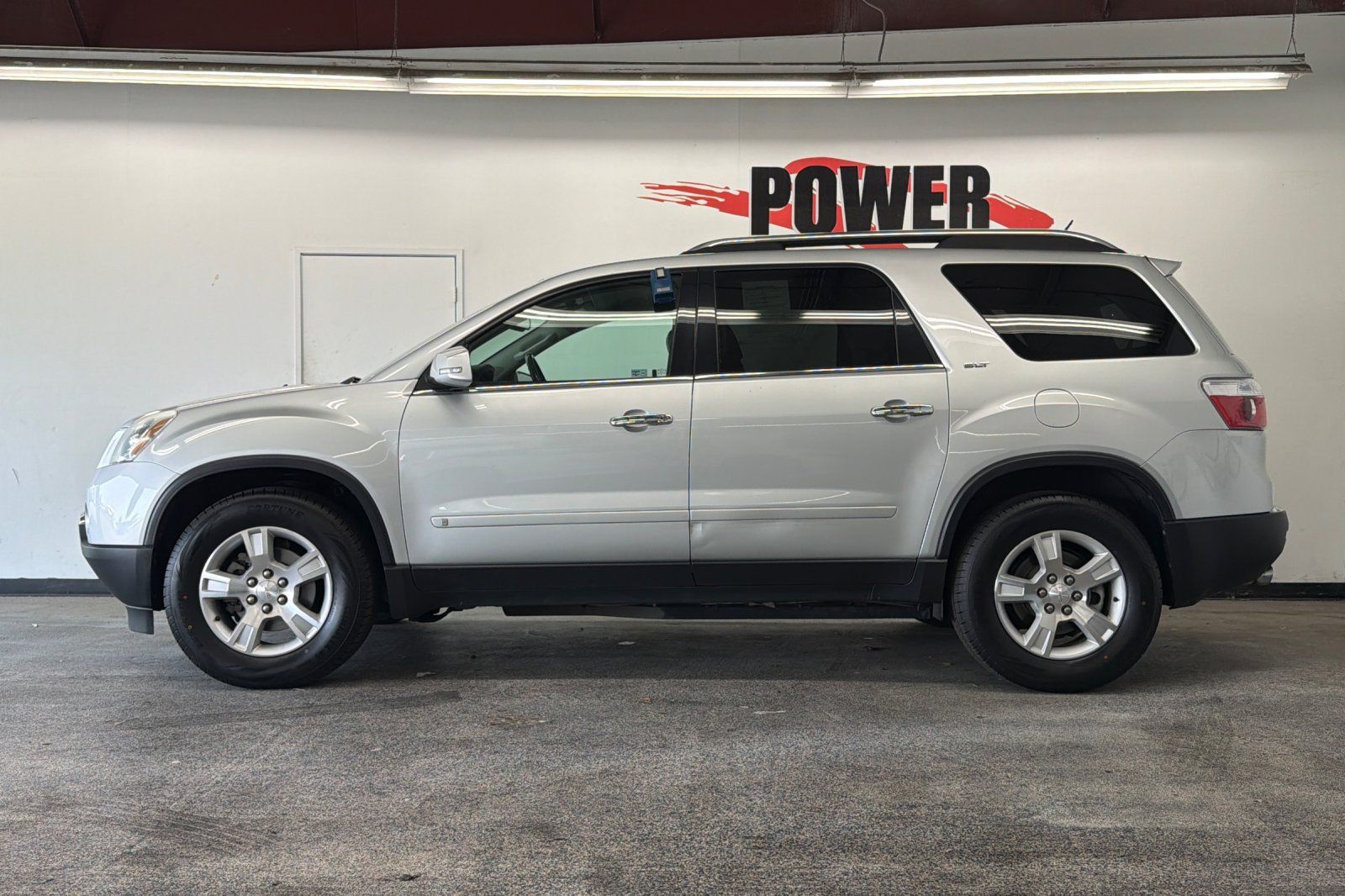 Used 2009 GMC Acadia SLT w/ Visibility Package FWD image 6