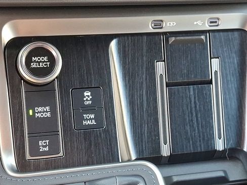 Used 2024 Lexus GX 550 w/ Accessory Package (2T) AWD/4WD image 33