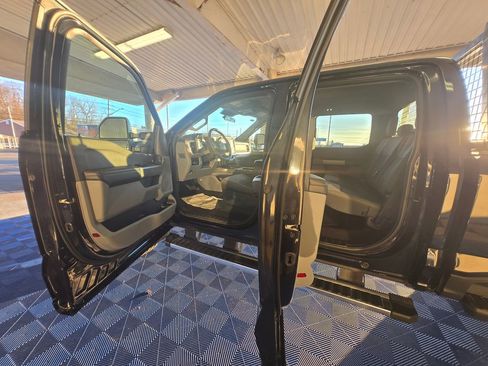 Used 2024 Ford F250 XLT w/ FX4 Off-Road Package image 18