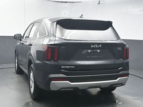 Used 2026 Kia Sorento LX FWD image 6
