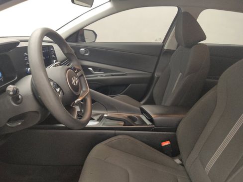 Used 2025 Hyundai Elantra SE FWD image 17