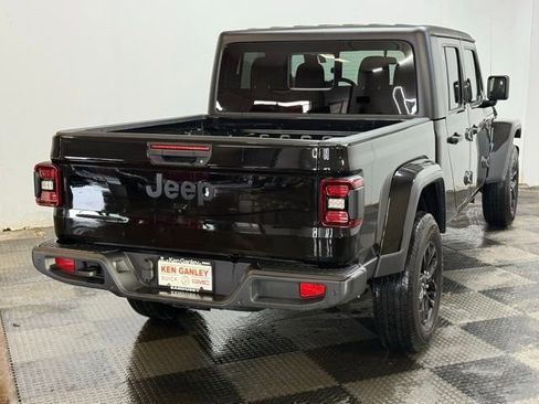 Used 2023 Jeep Gladiator Sport image 20