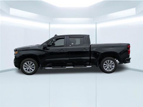 Used 2022 Chevrolet Silverado 1500 Custom RWD image 2