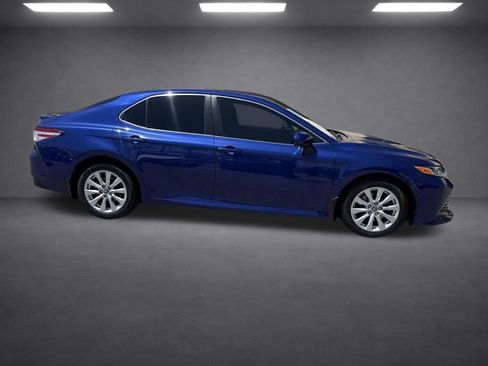 Used 2018 Toyota Camry LE FWD image 16