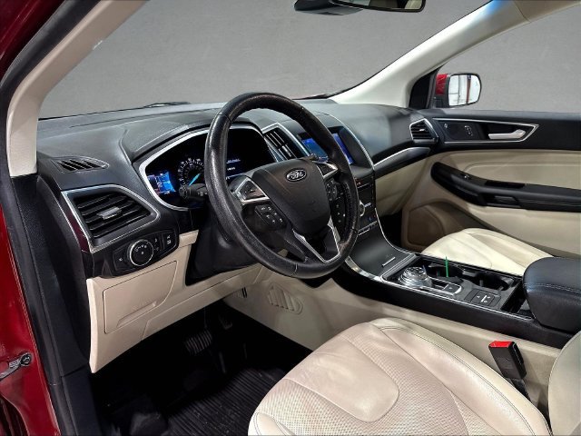 Used 2019 Ford Edge Titanium w/ Equipment Group 301A AWD/4WD image 21