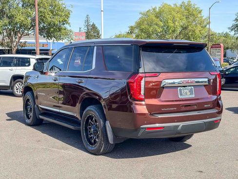 Used 2022 GMC Yukon SLT w/ SLT Luxury Package AWD/4WD image 2