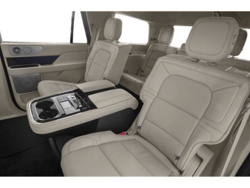 Used 2018 Lincoln Navigator Reserve w/ Technology Package AWD/4WD image 14