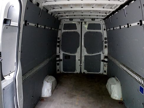 Used 2015 Freightliner Sprinter 2500 image 20