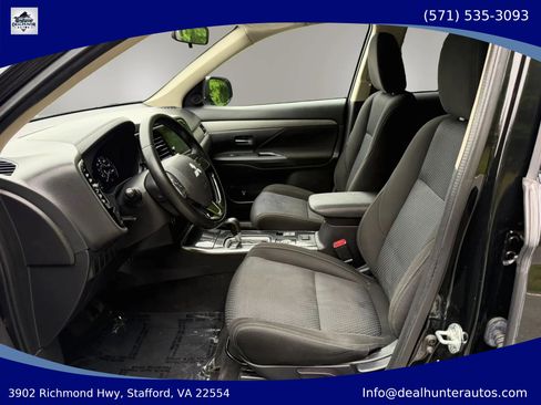 Used 2018 Mitsubishi Outlander SE AWD/4WD image 24