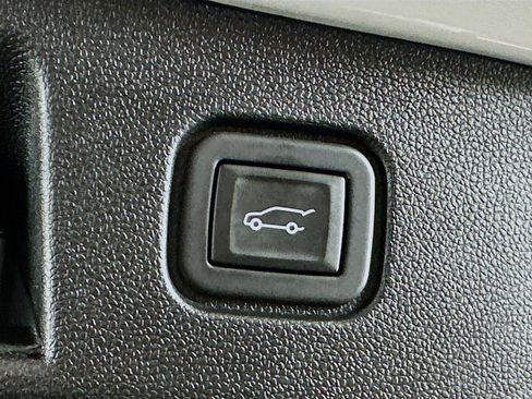 Used 2024 Chevrolet Blazer EV LT AWD/4WD image 30