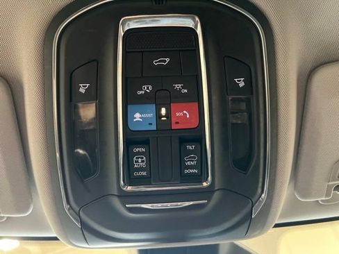 Used 2023 Jeep Grand Cherokee Laredo w/ Luxury Tech Group I AWD/4WD image 29