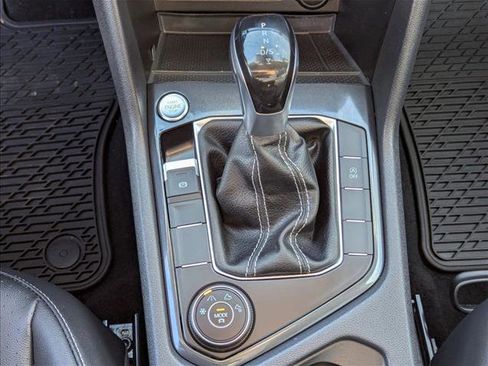 Used 2024 Volkswagen Tiguan SE image 12