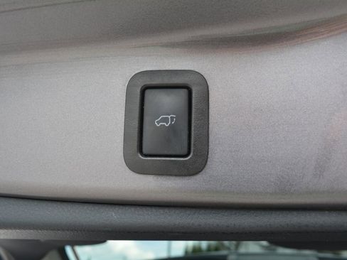 Used 2019 Toyota Highlander Limited image 28