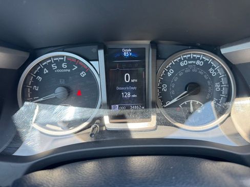 Used 2023 Toyota Tacoma SR5 AWD/4WD image 21