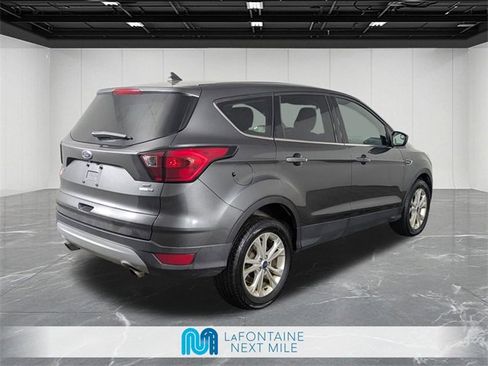 Used 2019 Ford Escape SE image 5