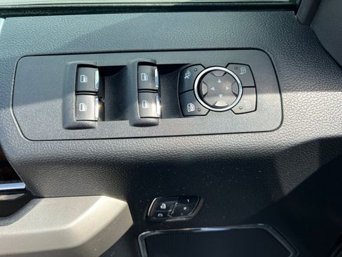 Certified 2018 Ford F150 Lariat w/ Equipment Group 501A Mid AWD/4WD image 34