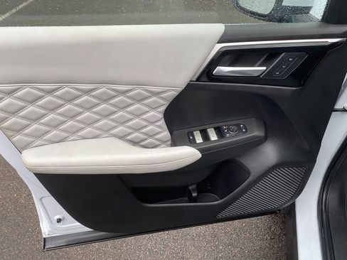 Used 2023 Mitsubishi Outlander SEL image 11