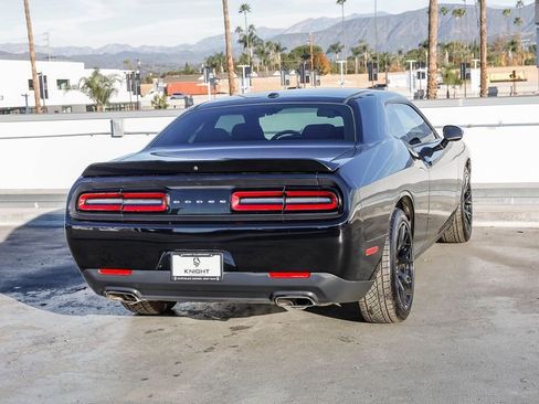 Used 2018 Dodge Challenger SXT image 9