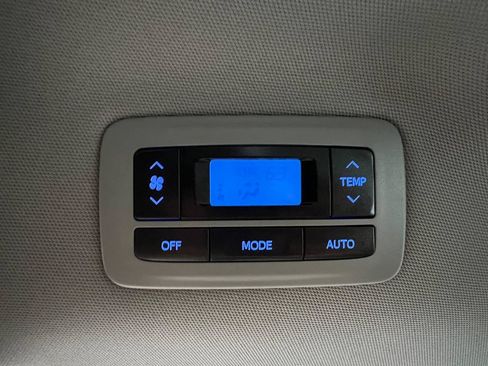 Used 2015 Toyota Sienna LE FWD image 28