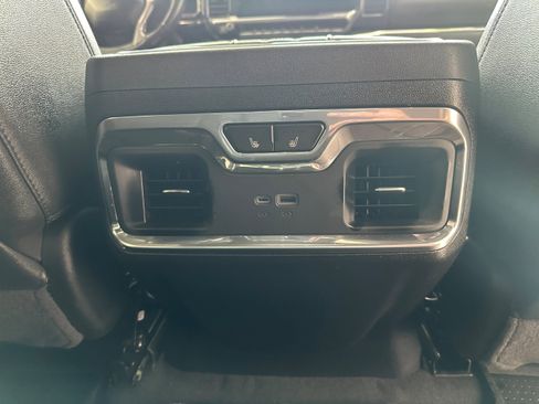 Used 2024 Chevrolet Silverado 1500 High Country AWD/4WD image 15