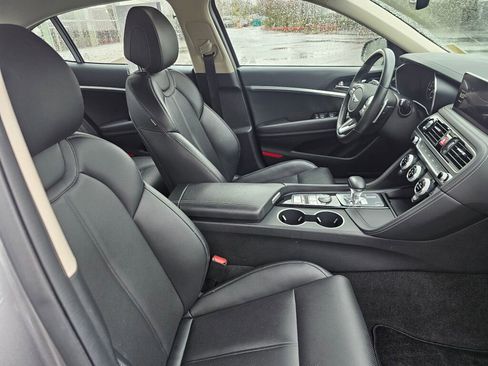 Used 2023 Genesis G70 2.0T image 11