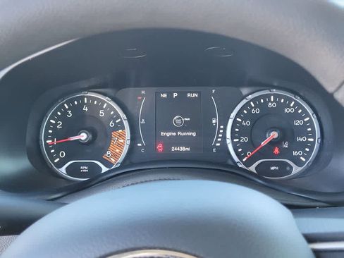 Used 2023 Jeep Renegade Latitude AWD/4WD image 16