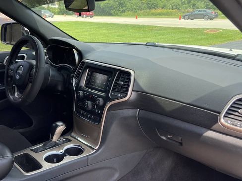 Used 2016 Jeep Grand Cherokee Laredo image 23