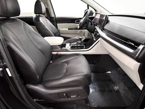 Certified 2024 Kia Carnival SX Prestige FWD image 19